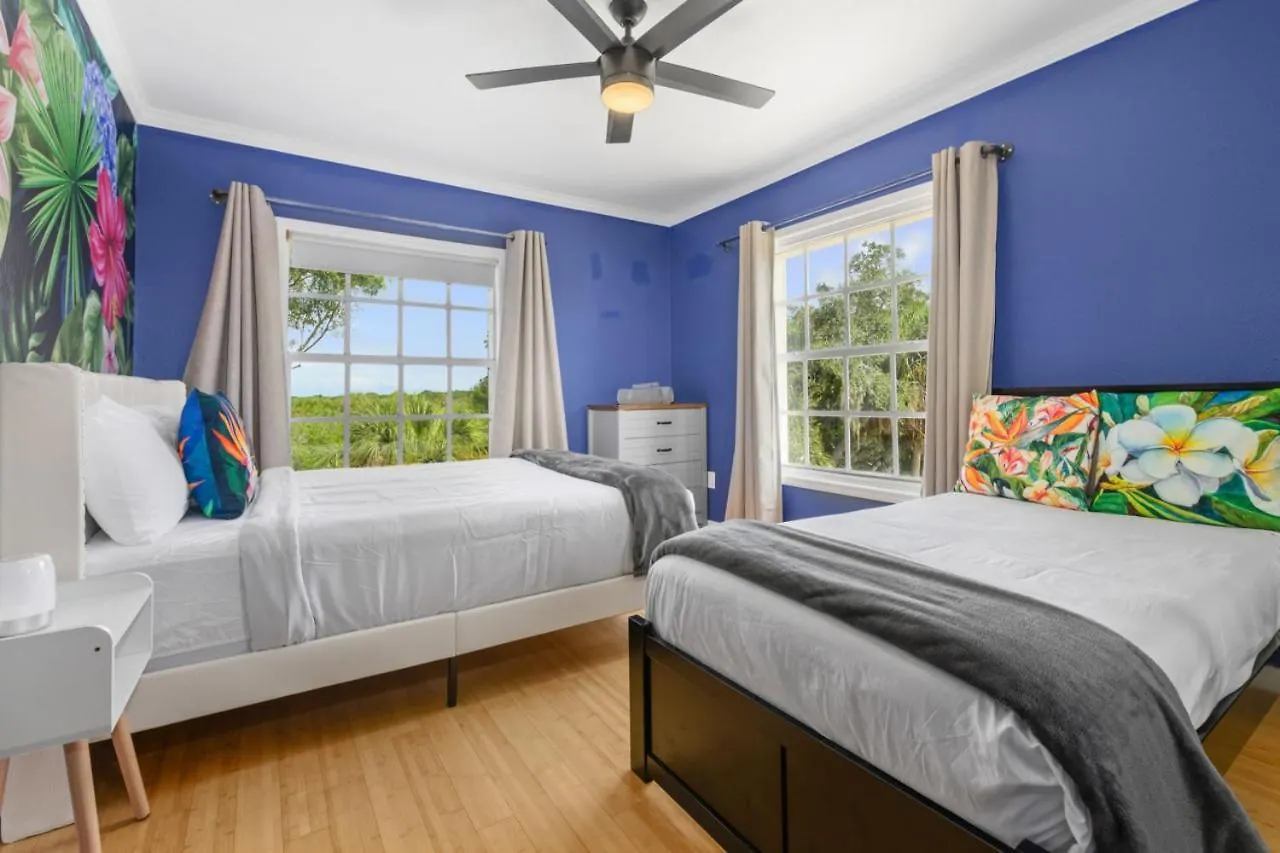Villa #1 Largest Tampa Private Compound 13Br Sleeps 40 Heated Pool Spa