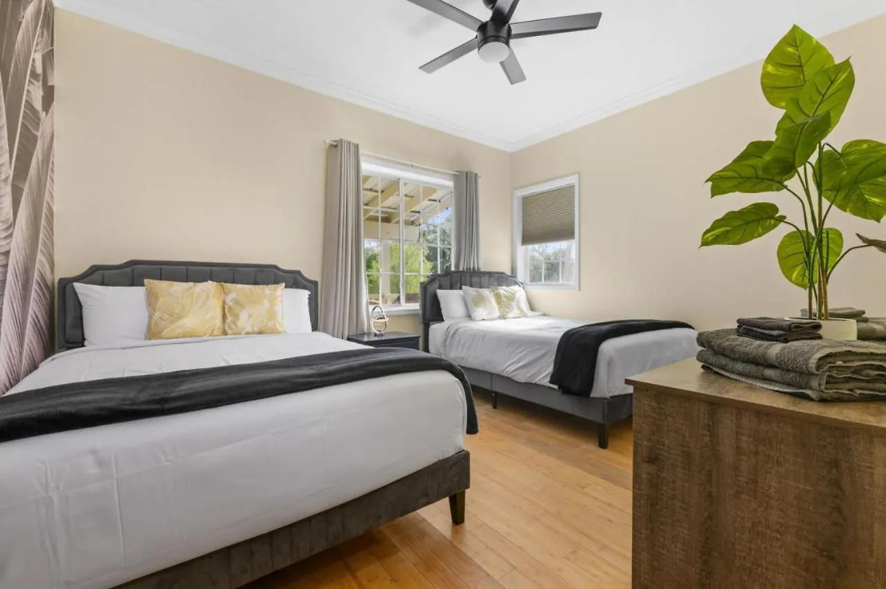Villa #1 Largest Tampa Private Compound 13Br Sleeps 40 Heated Pool Spa