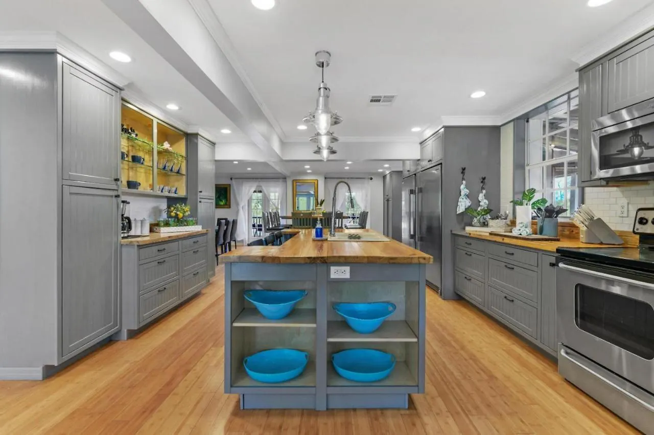 Villa #1 Largest Tampa Private Compound 13Br Sleeps 40 Heated Pool Spa United States