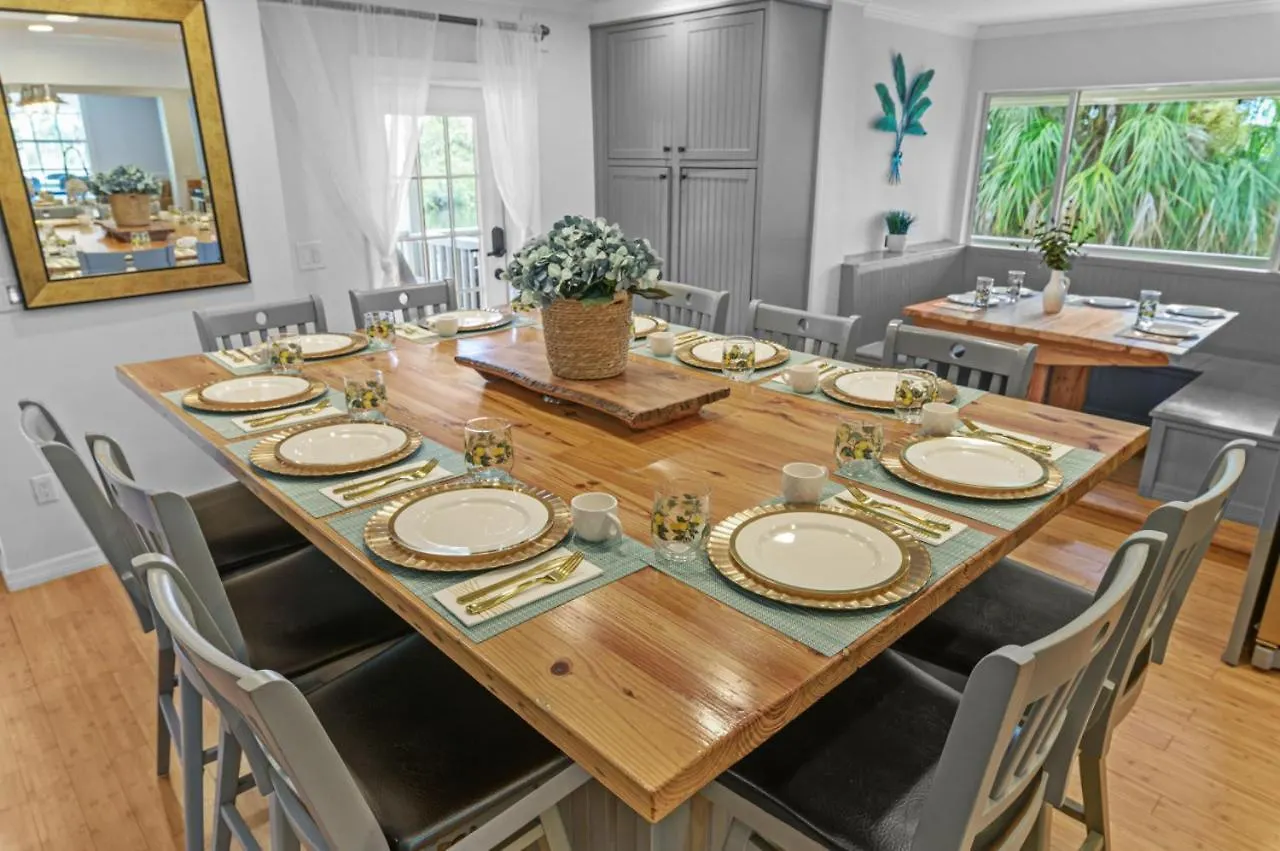 #1 Largest Tampa Private Compound 13Br Sleeps 40 Heated Pool Spa