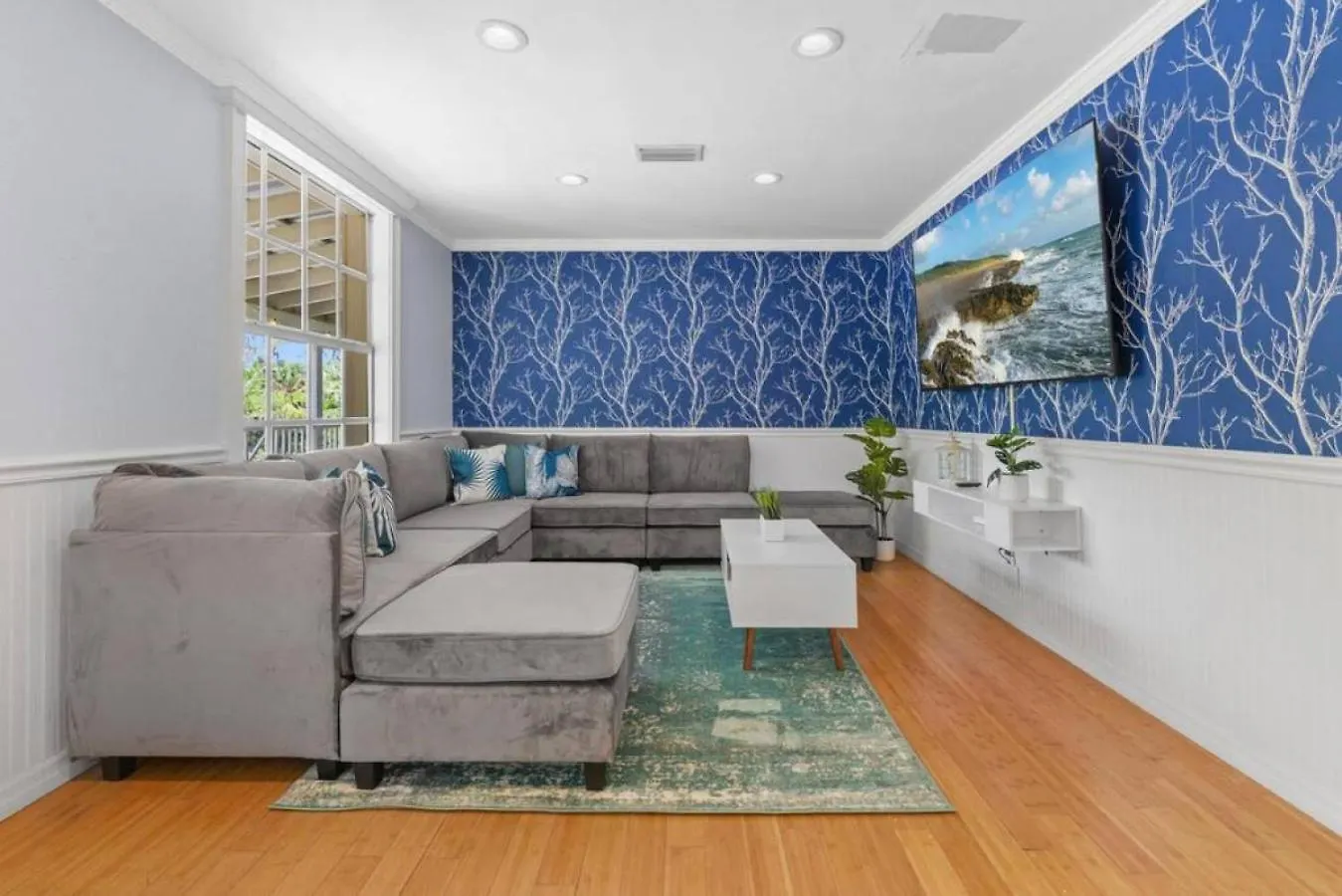 #1 Largest Tampa Private Compound 13Br Sleeps 40 Heated Pool Spa