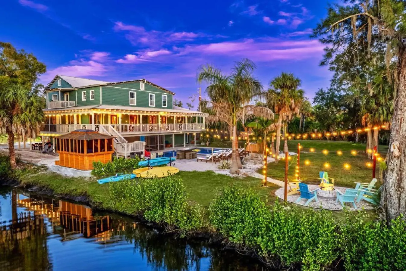 #1 Largest Tampa Private Compound 13Br Sleeps 40 Heated Pool Spa 0*,  United States