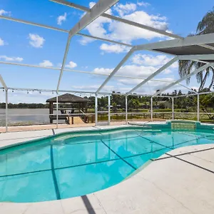 Holiday home House Westchase Area. Heated Pool Waterfront!, Tampa