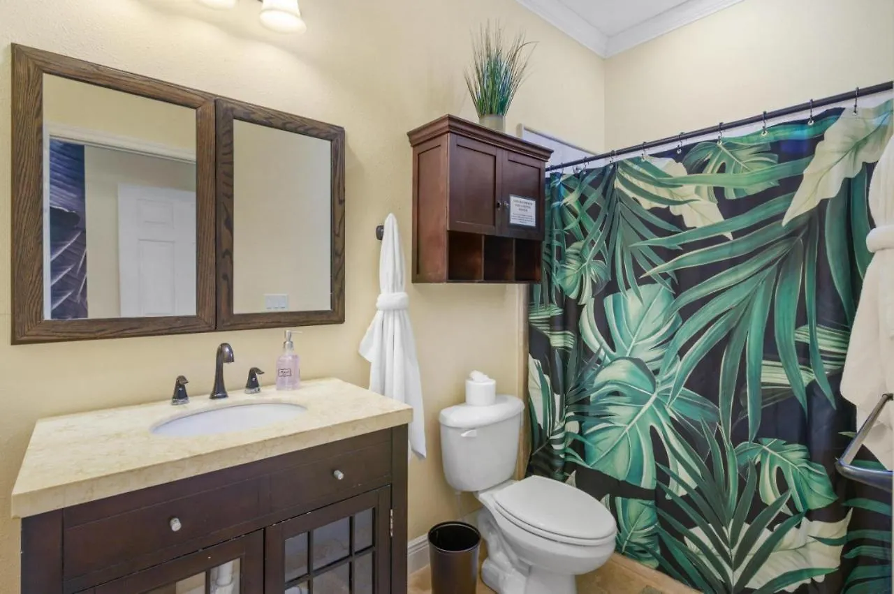 Villa #1 Largest Tampa Private Compound 13Br Sleeps 40 Heated Pool Spa