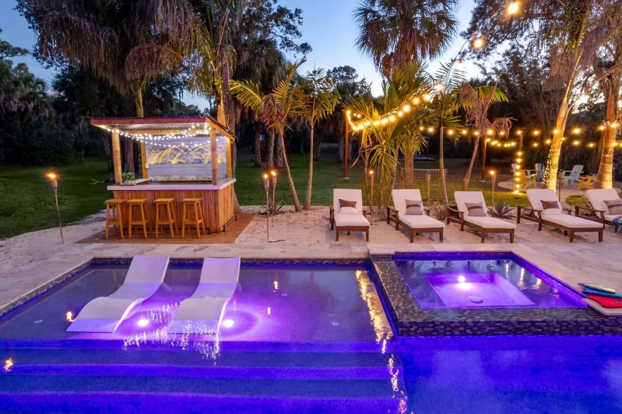 #1 Largest Tampa Private Compound 13Br Sleeps 40 Heated Pool Spa