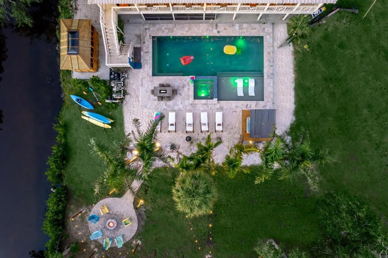 #1 Largest Tampa Private Compound 13Br Sleeps 40 Heated Pool Spa Villa