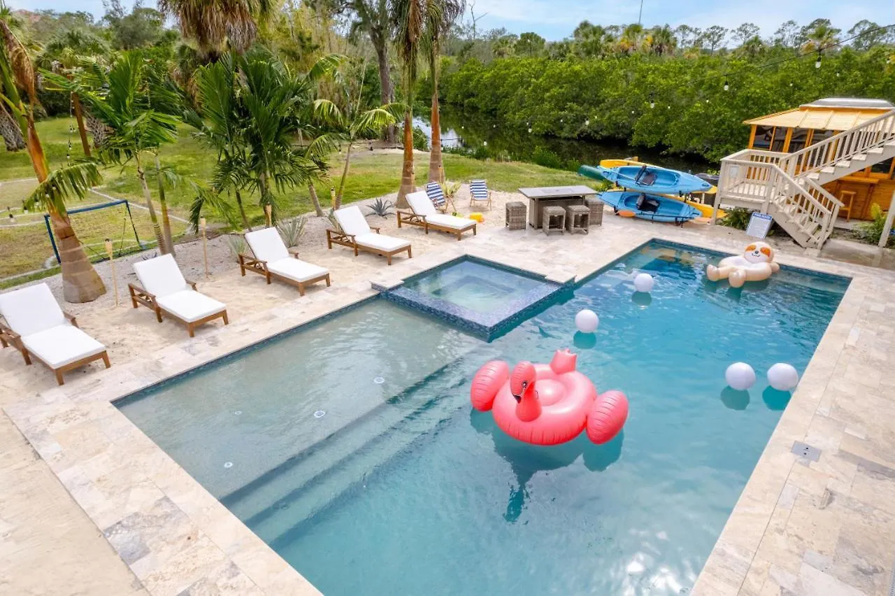 #1 Largest Tampa Private Compound 13Br Sleeps 40 Heated Pool Spa Villa